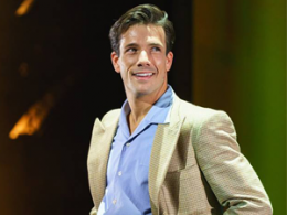 Danny Mac on stage