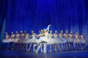 Image shows Varna Ballet dancers performing Swan Lake