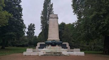 Cenotaph in Christchurch Park